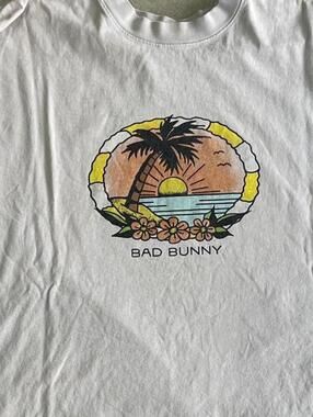 Bad Bunny Preowned XL Long Sleeve T-shirt